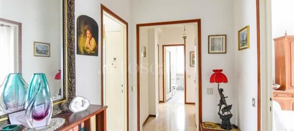 3 rooms Apartment in Como, Italy No. 6390 17