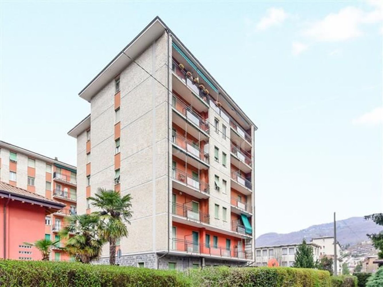 3 rooms Apartment in Como, Italy No. 6390