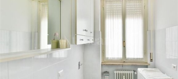 3 rooms Apartment in Como, Italy No. 6390 23