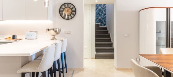 3 bedrooms Penthouse in Estepona, Spain No. 180785 4