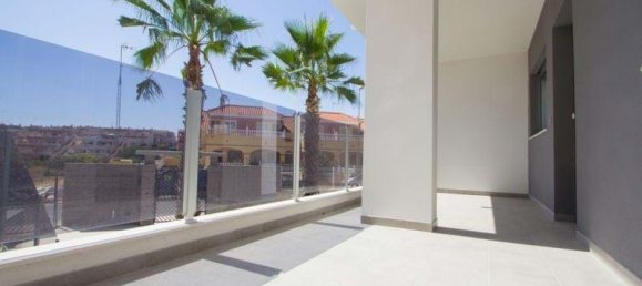 2 bedrooms Penthouse in Alicante, Spain No. 117713 2