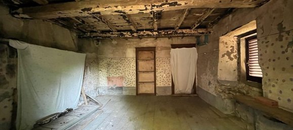 4 bedrooms House in Barga, Italy No. 234569 15