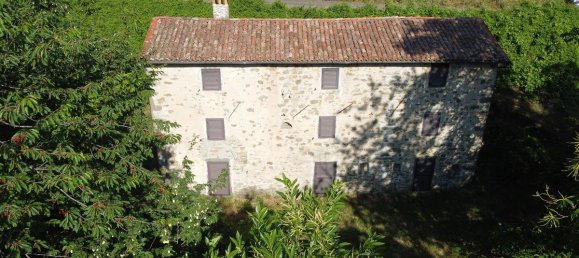 4 bedrooms House in Barga, Italy No. 234569 2