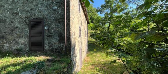 4 bedrooms House in Barga, Italy No. 234569 6