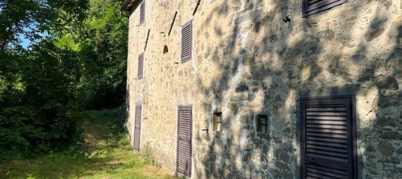 4 bedrooms House in Barga, Italy No. 234569 4