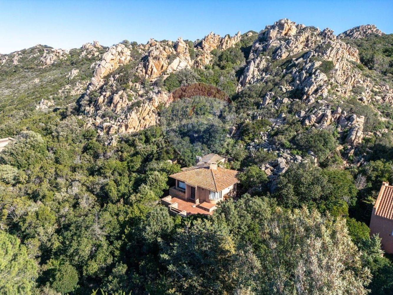 Вилла с 5 комнатами в Тринита д’Агульту э Виньола, Италия № 220298