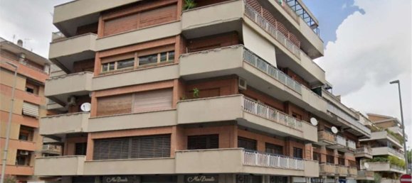 8 bedrooms Apartment in Rome, Italy No. 379524 6