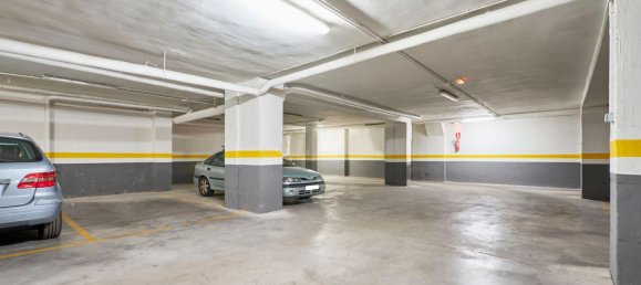 4 bedrooms Apartment in Madrid, Spain No. 127400 7