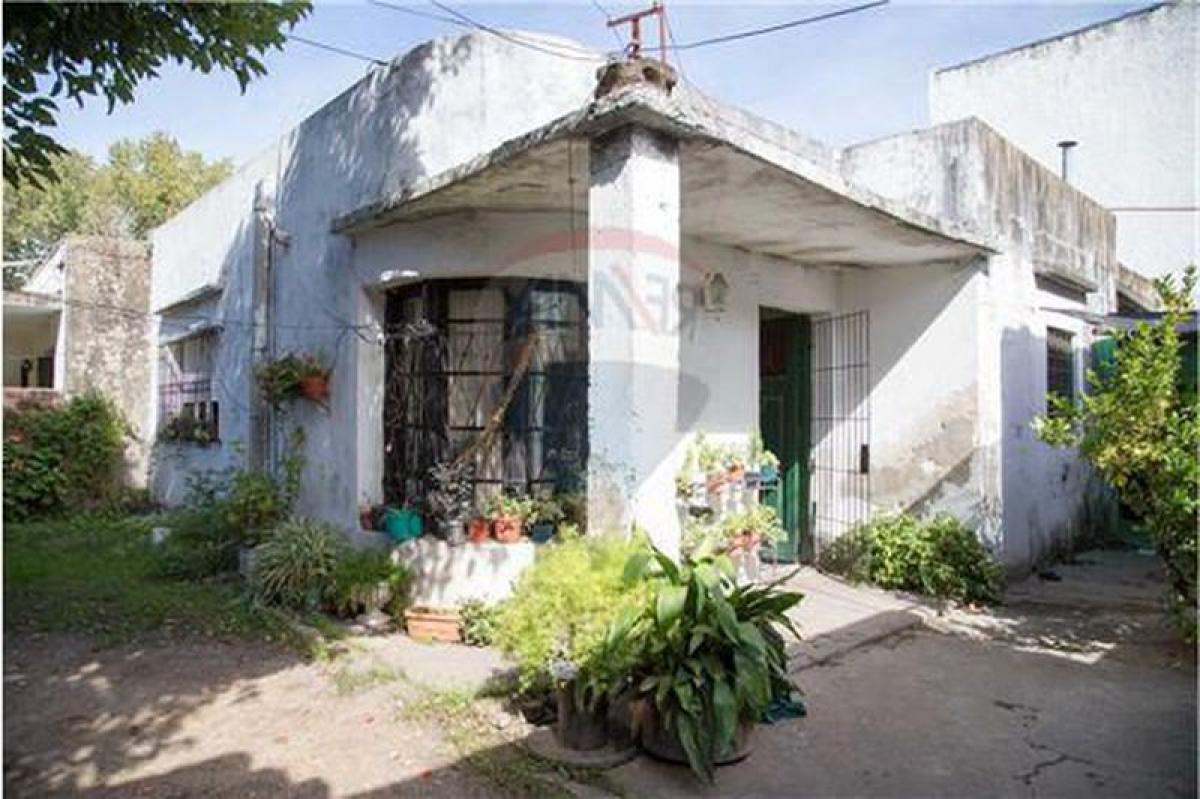 Casa de 2 dormitorios en General San Martín, Argentina No. 61433