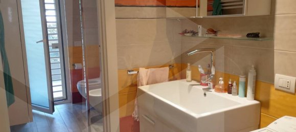 Квартира с 5 комнатами в Бари, Италия № 32760 15