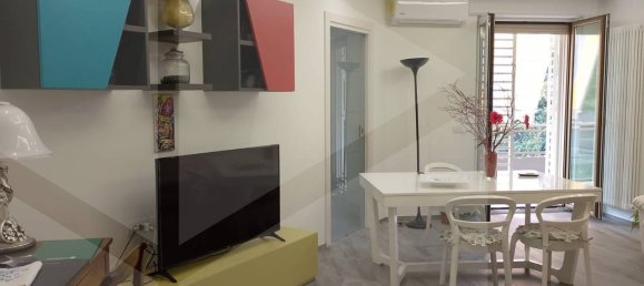 Квартира с 5 комнатами в Бари, Италия № 32760 3