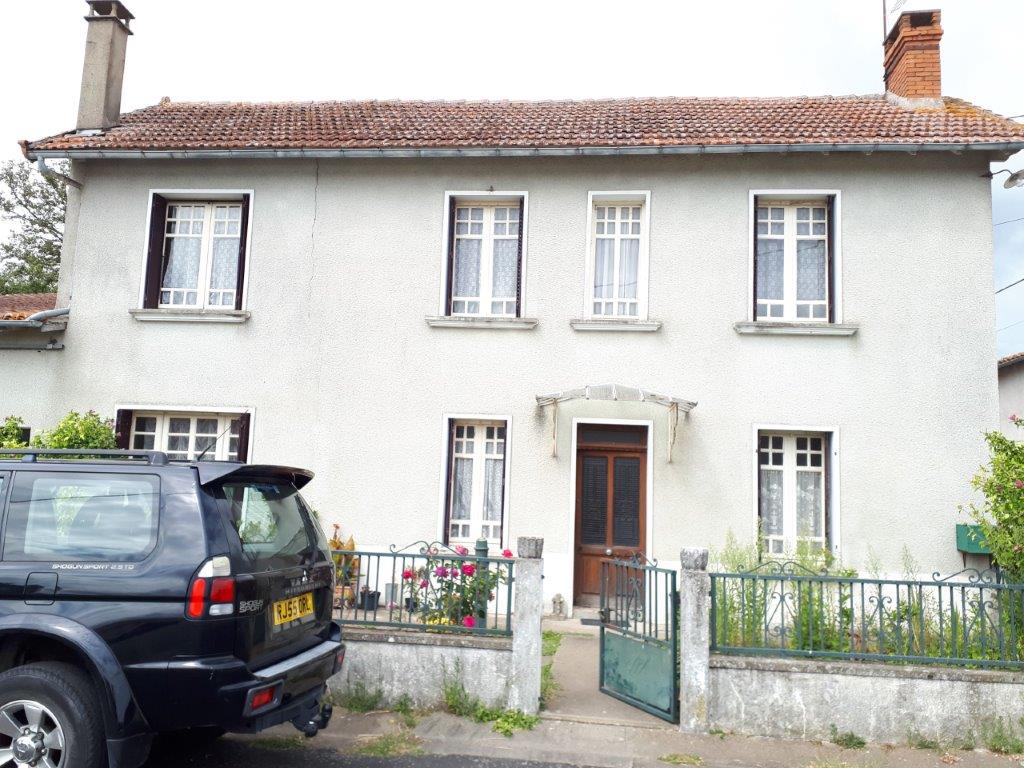 4 bedrooms Commercial property in Brillac, France No. 1884