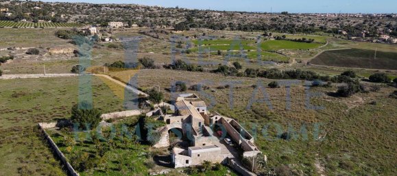 28 rooms House in Syracuse, Italy No. 248117 8