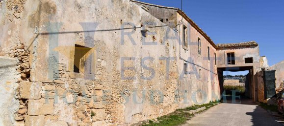 28 rooms House in Syracuse, Italy No. 248117 5