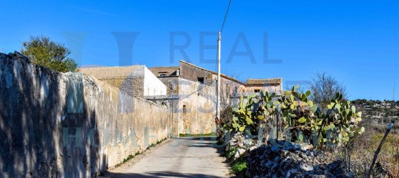 28 rooms House in Syracuse, Italy No. 248117 18