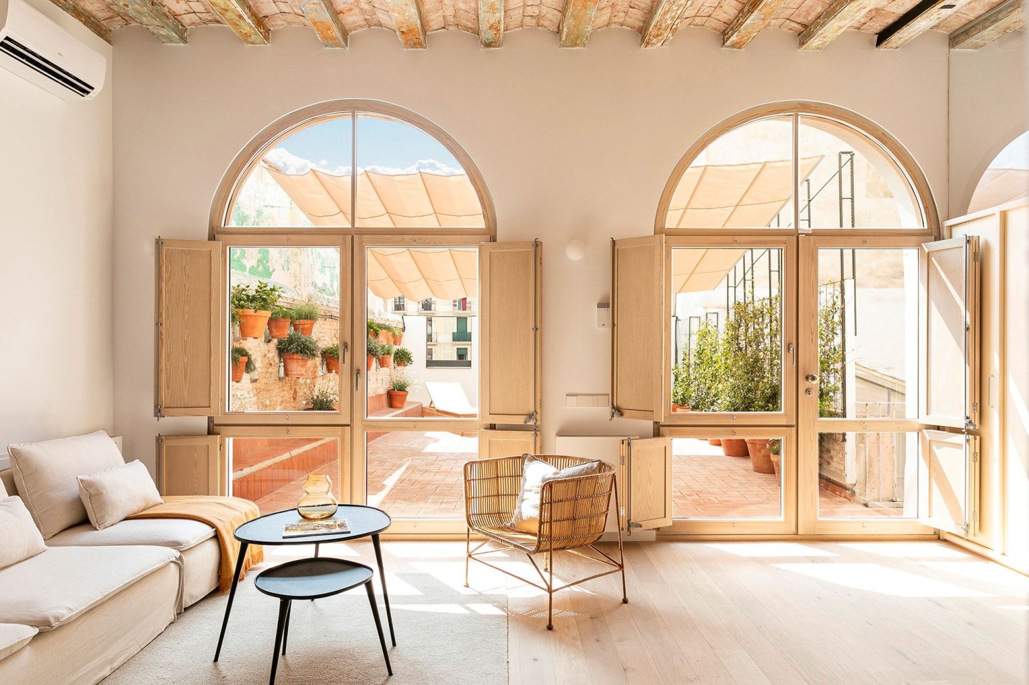 Apartamento de 2 dormitorios en Ciudad Vieja, Spain No. 134773