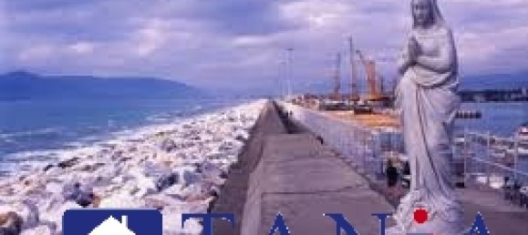 2 bedrooms House in Carrara, Italy No. 48176 9