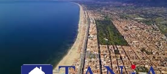 2 bedrooms House in Carrara, Italy No. 48176 7