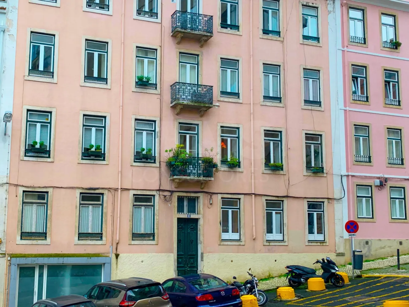 4 bedrooms Apartment in Lisbon, Portugal No. 97157