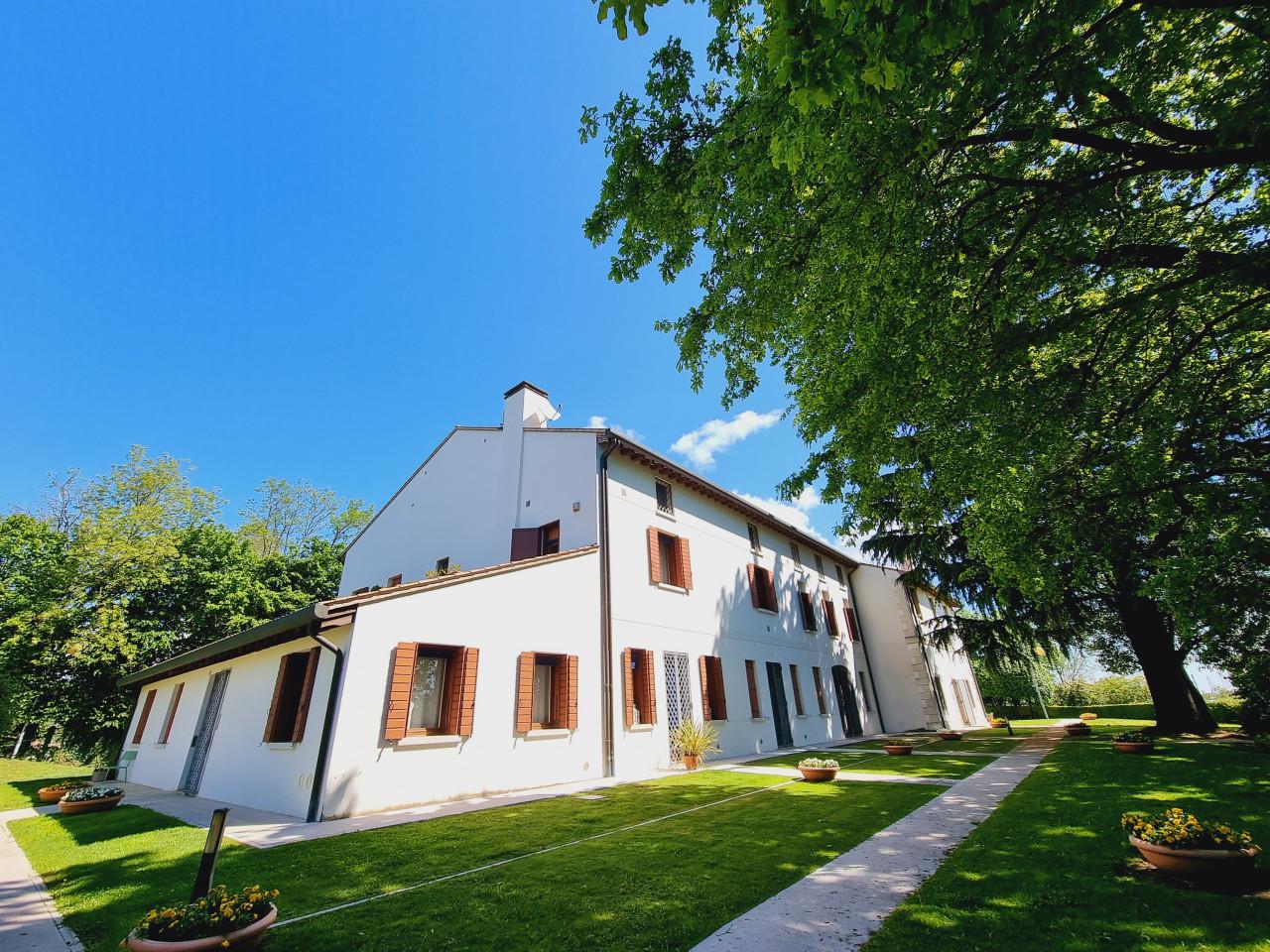 Квартира с 5 комнатами в Монтебеллуна, Италия № 232910