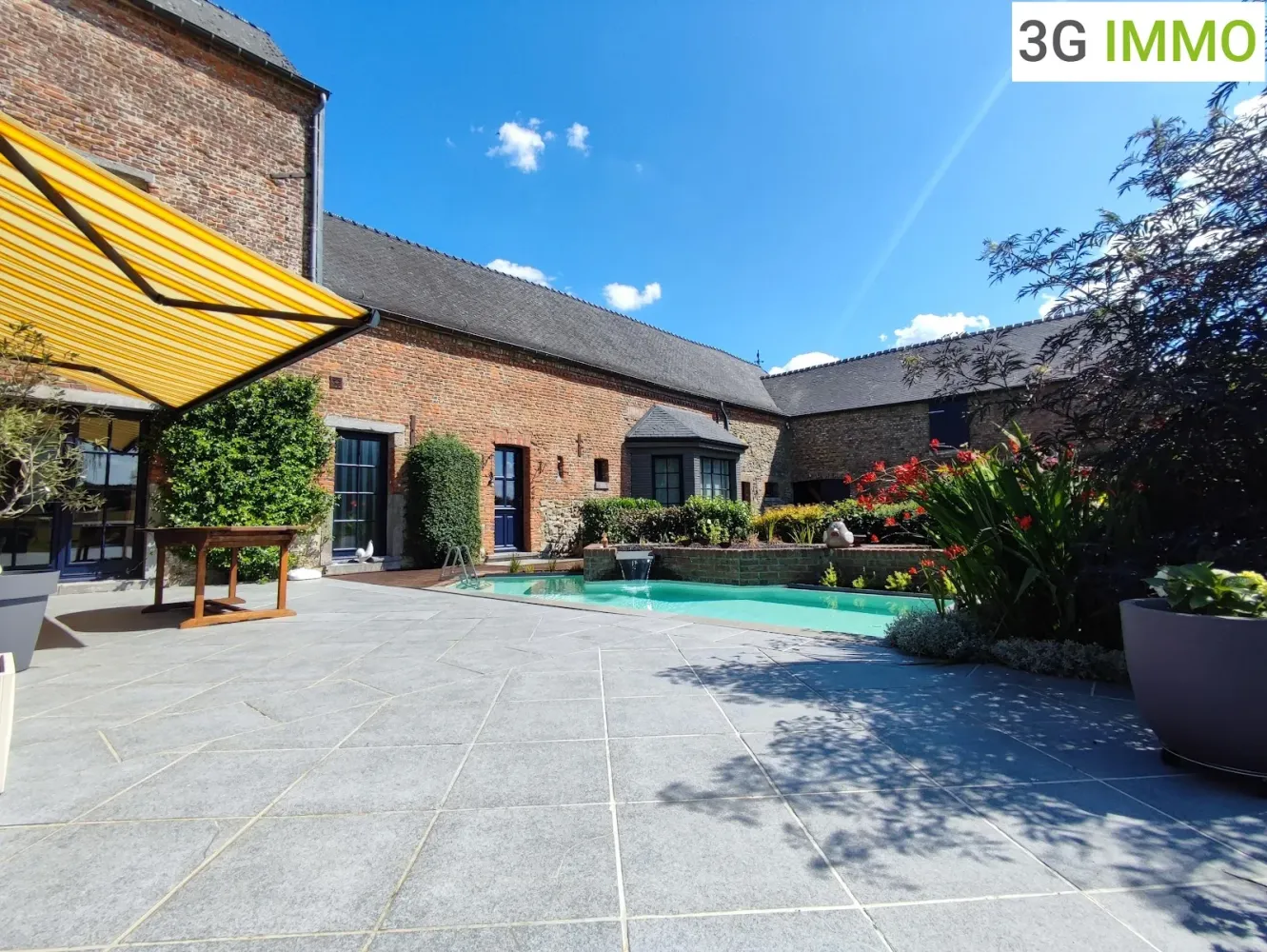 Casa de 5 dormitorios en Solre-le-Chateau, France No. 352460