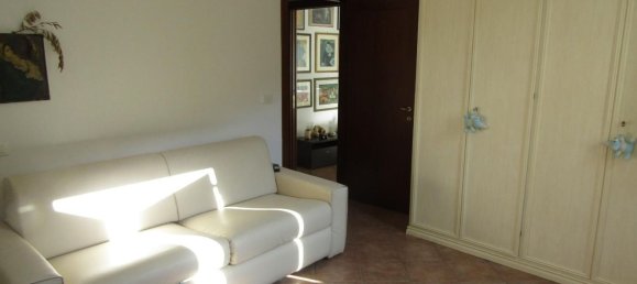 3 rooms Apartment in Carrara, Italy No. 31086 9