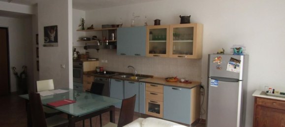 3 rooms Apartment in Carrara, Italy No. 31086 2