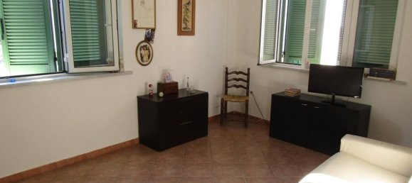 3 rooms Apartment in Carrara, Italy No. 31086 7