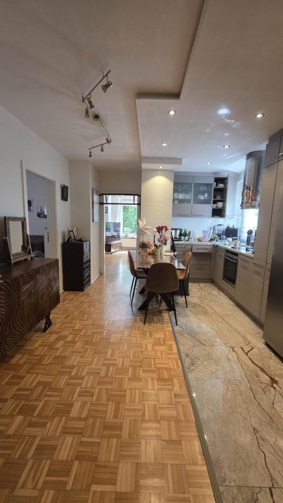 Квартира с 3 спальнями в Вандсбек, Германия № 334606