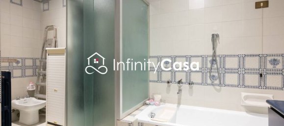 Квартира с 4 спальнями в Виллафранка ди Верона, Италия № 380240 21