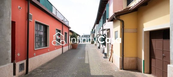 Квартира с 4 спальнями в Виллафранка ди Верона, Италия № 380240 25