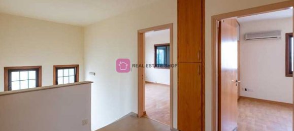 Коммерческая недвижимость с 3 спальнями в Строволос, Кипр № 18372 11