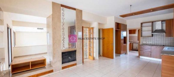 Коммерческая недвижимость с 3 спальнями в Строволос, Кипр № 18372 13