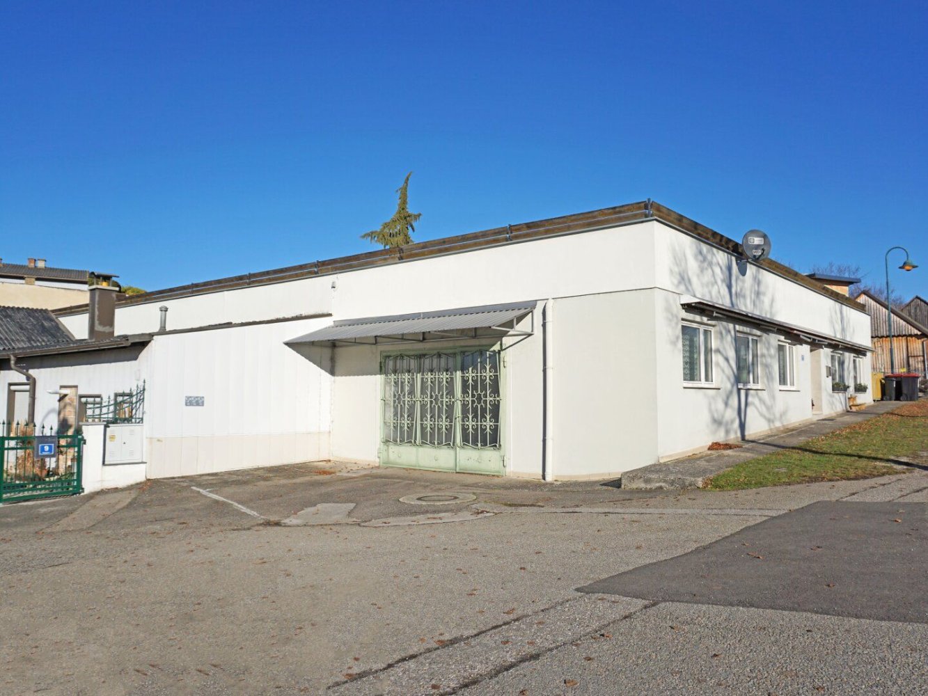 Bâtiment à Grossweikersdorf, Austria 380m² No. 132849
