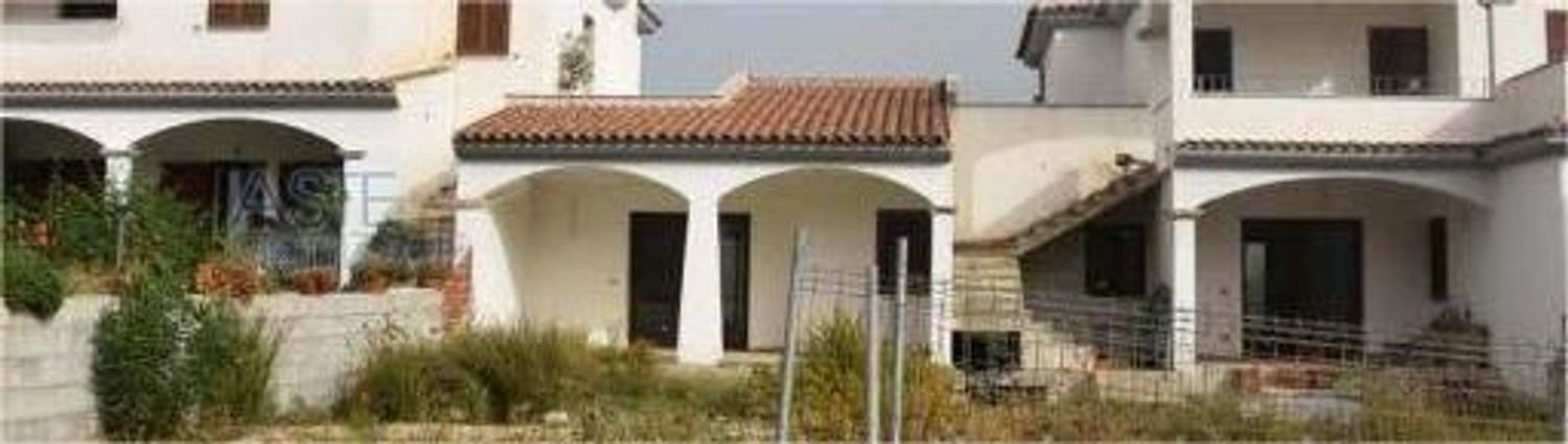 Villa de 4 dormitorios en Siniscola, Italy No. 359854