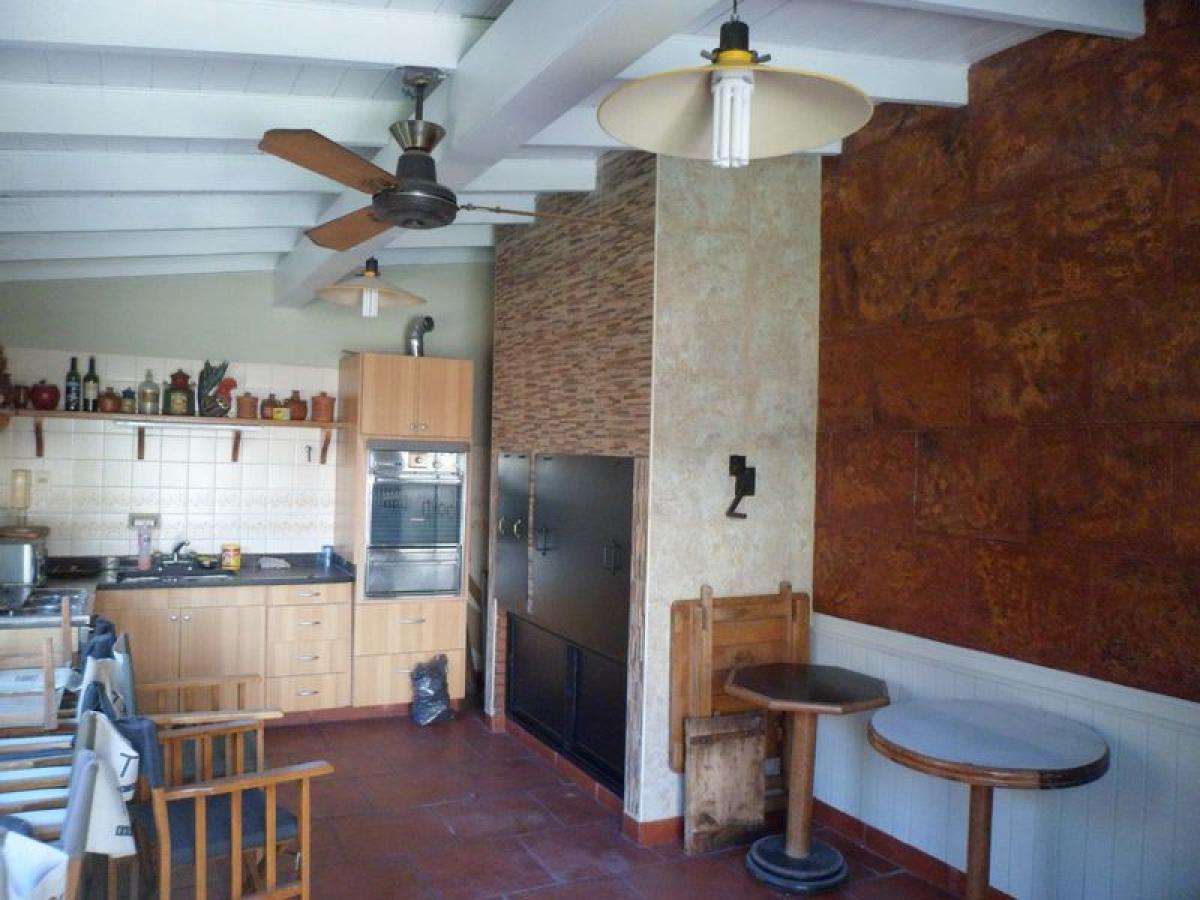 5 bedrooms House in Tres de Febrero, Argentina No. 54877