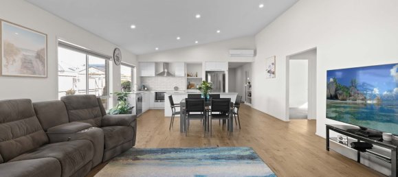 4 bedrooms House in Corinella, Australia No. 485 9