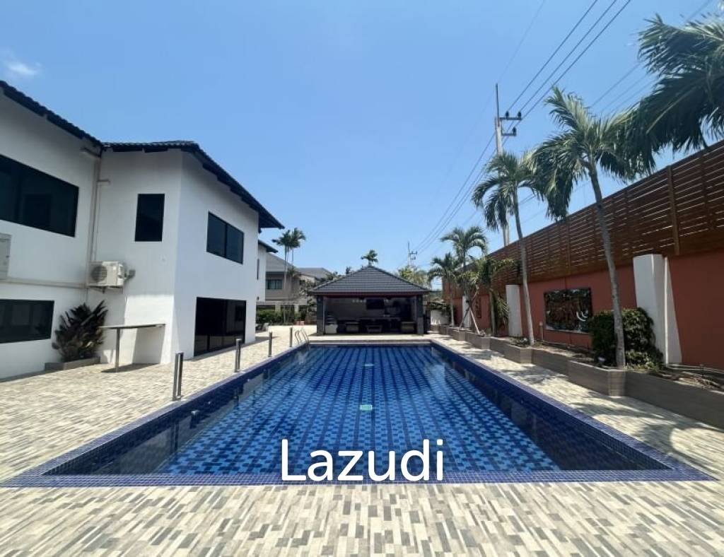 4 bedrooms Villa in Pattaya, Thailand No. 19428