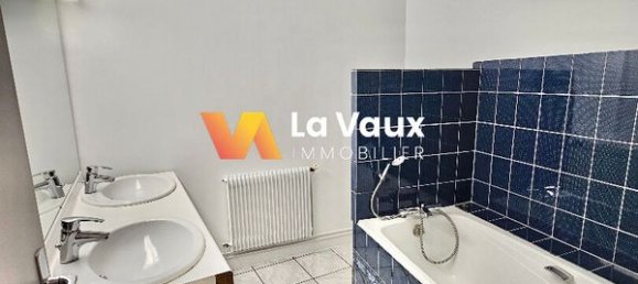 Adosado de 5 dormitorios en Chavigny, France No. 210040 20