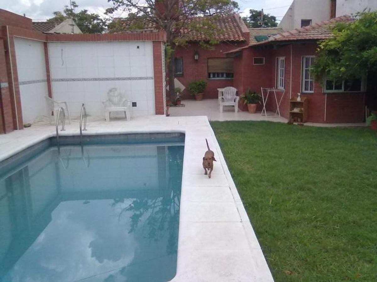 3 bedrooms House in Almirante Brown, Argentina No. 101109