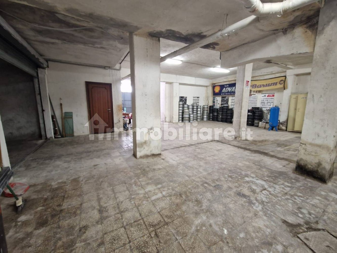 160m² Warehouse in Ciampino, Italy No. 28541