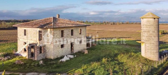 4 bedrooms House in Castiglione del Lago, Italy No. 58452 8