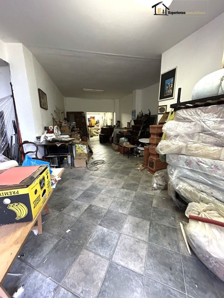 Propriété commerciale à Poggio Mirteto, Italy 236m² No. 158024