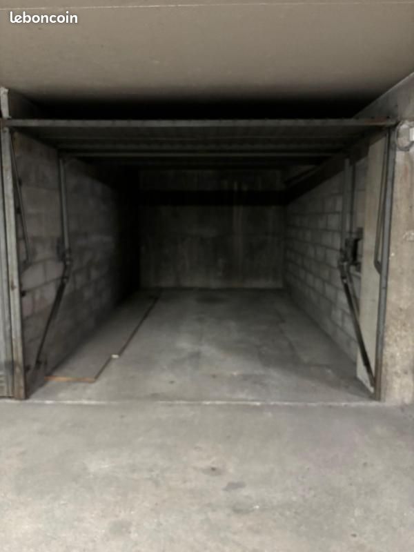 Garagem em Paris, France 13 m² N.º 142316