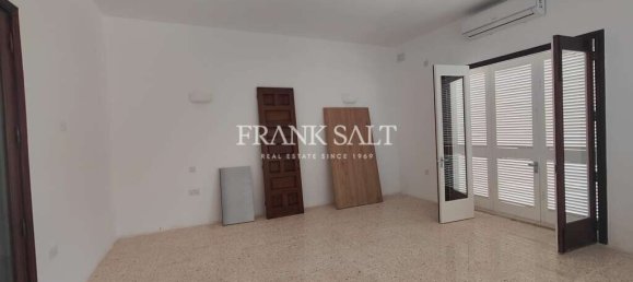 4 bedrooms Villa in Attard, Malta No. 11607 6