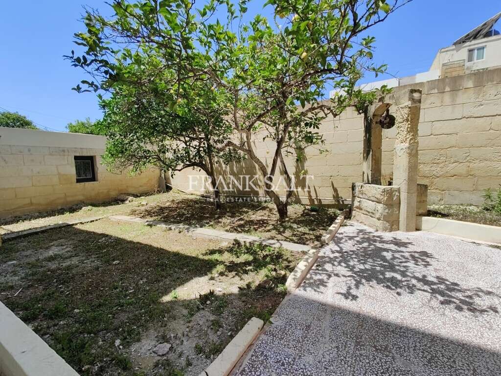 Вилла с 4 спальнями в Аттард, Мальта № 11607