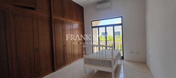 4 bedrooms Villa in Attard, Malta No. 11607 3