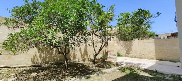 4 bedrooms Villa in Attard, Malta No. 11607 12