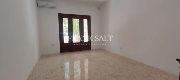 4 bedrooms Villa in Attard, Malta No. 11607 8