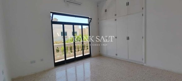 4 bedrooms Villa in Attard, Malta No. 11607 13